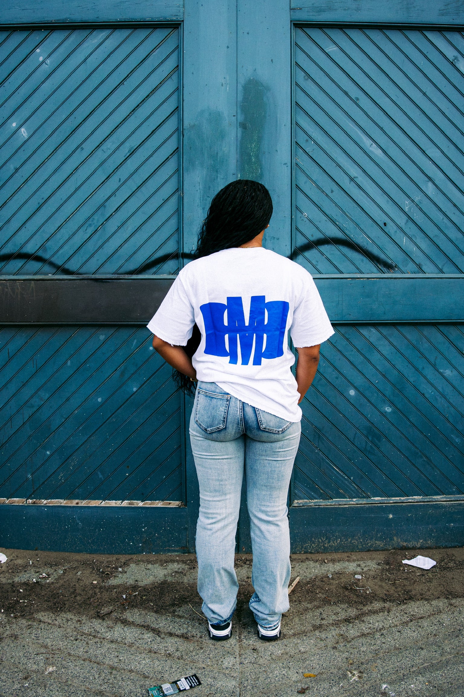 WHITE & BLUE TEE